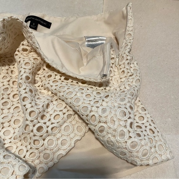 Banana Republic Cream Lace Shorts 8 - Picture 8 of 11